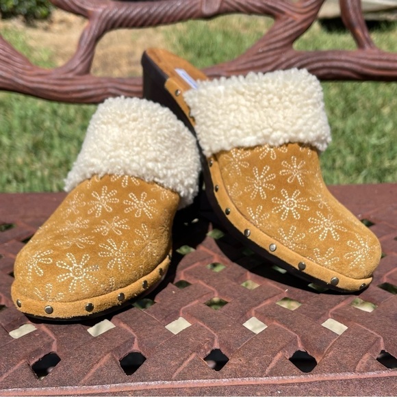 ISAAC Mizrahi Live Shearling Collar Suede Leather Embroidered Clogs - Picture 8 of 14